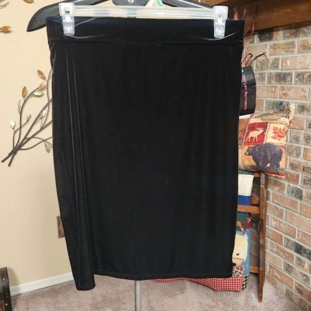 NWT Hayley Matthews sz large velour black pencil skirt